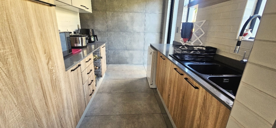 To Let 7 Bedroom Property for Rent in Wigwam North West